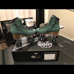 Moonlight roller skate size 4 (Emerald)